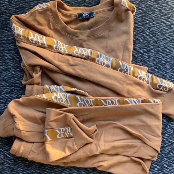 Young & Reckless Tops - Young and Reckless Sweat Lounge Logo Set